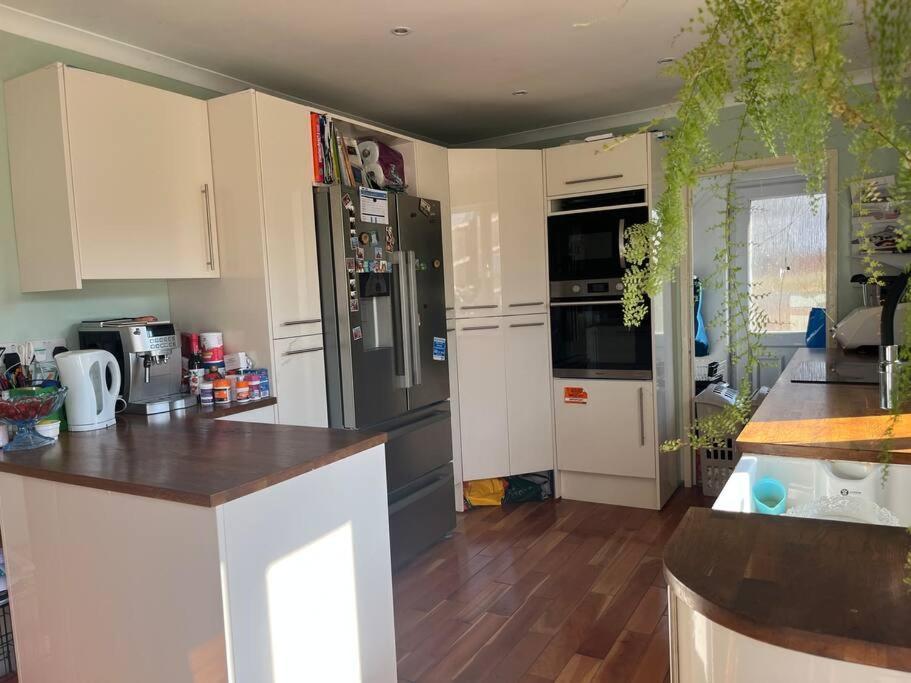Bright, Comfy And Peaceful House Villa อินเวอร์คีทิง ภายนอก รูปภาพ